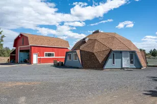 66928 Sagebrush Ln, Bend, OR 97703 - Photo 2