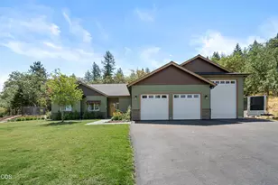 125 McKenzie Ridge Rd, Grants Pass, OR 97526 - Photo 1
