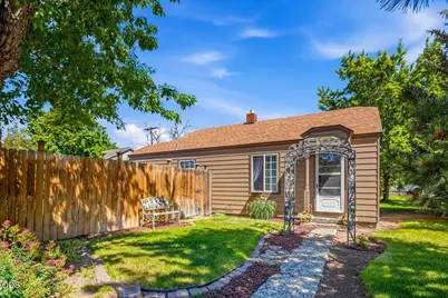 303 NW Birch Avenue, Redmond, OR 97756 - Photo 16