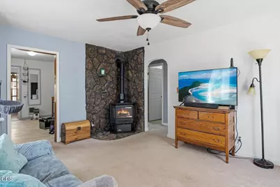 303 NW Birch Avenue, Redmond, OR 97756 - Photo 2