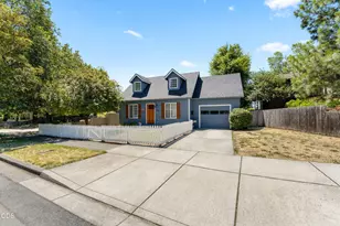 533 NW D St, Grants Pass, OR 97526 - Photo 1