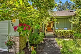 2309 NW Eastes St, Bend, OR 97703 - Photo 2