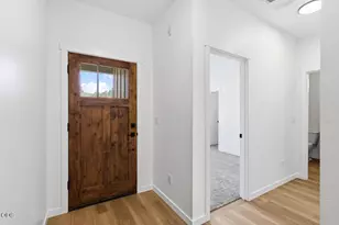 776 Kendall Dr, Grants Pass, OR 97527 - Photo 4