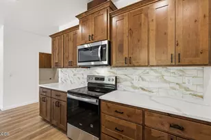 776 Kendall Dr, Grants Pass, OR 97527 - Photo 8