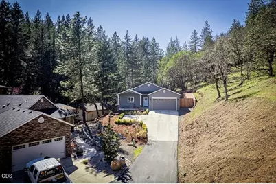 250 Oak Knoll, Jacksonville, OR 97530 - Photo 2