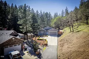 250 Oak Knl, Jacksonville, OR 97530 - Photo 2