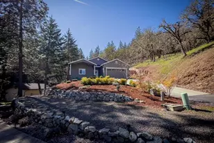 250 Oak Knl, Jacksonville, OR 97530 - Photo 4