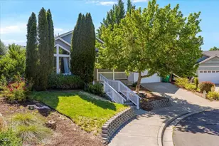 17 Meadowfield Cir, Eagle Point, OR 97524 - Photo 8