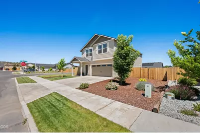 3496 NW 9th Lane, Redmond, OR 97756 - Photo 2