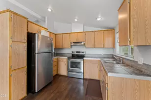 750 Roguelea Ln, Grants Pass, OR 97526 - Photo 10