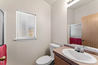 750 Roguelea Lane, Grants Pass, OR 97526 - Photo 14