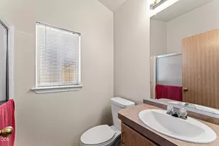750 Roguelea Ln, Grants Pass, OR 97526 - Photo 14