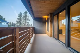 61579 SW Riverwalk Ln, Bend, OR 97702 - Photo 2