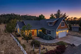 1712 Stevens Rd, Eagle Point, OR 97524 - Photo 2