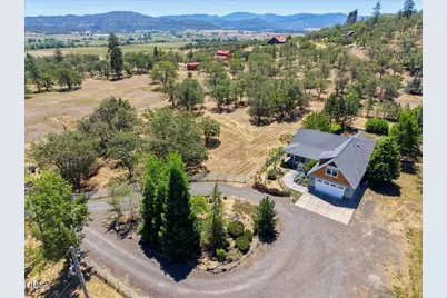 1712 Stevens Road, Eagle Point, OR 97524 - Photo 6