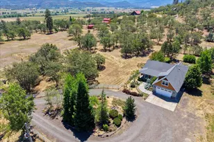 1712 Stevens Rd, Eagle Point, OR 97524 - Photo 6