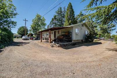 450 Grand Avenue, Central Point, OR 97502 - Photo 20