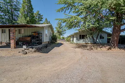 450 Grand Avenue, Central Point, OR 97502 - Photo 4