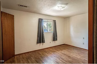 450 Grand Avenue, Central Point, OR 97502 - Photo 12