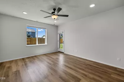 1734 NW Varnish Avenue, Redmond, OR 97756 - Photo 30