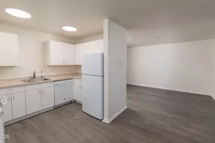 1031 SE 4th St, Bend, OR 97702 - Photo 2