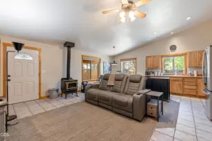 17283 Kingfisher Dr, Bend, OR 97707 - Photo 4