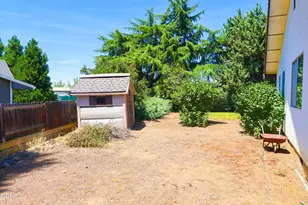 2311 Amaryllis St, Medford, OR 97504 - Photo 34