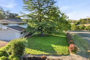 242 Yale Dr, Medford, OR 97504 - Photo 40