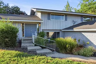 242 Yale Dr, Medford, OR 97504 - Photo 2