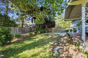 242 Yale Dr, Medford, OR 97504 - Photo 38