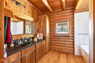 13751 SW Meadow View Dr, Camp Sherman, OR 97730 - Photo 18