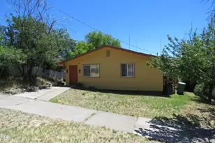 326 Jefferson St, Klamath Falls, OR 97601 - Photo 2