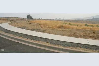 530 Bella Vista Loop, Klamath Falls, OR 97601 - Photo 2