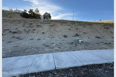 551 Bella Vista Loop, Klamath Falls, OR 97601 - Photo 2