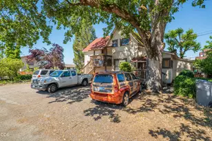 324 NE D St, Grants Pass, OR 97526 - Photo 6