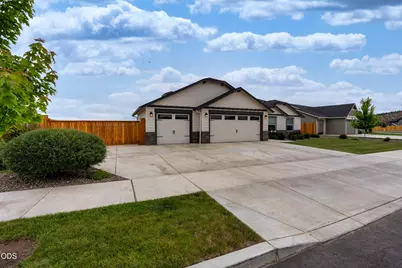 3375 NW Canyon Drive, Redmond, OR 97756 - Photo 4