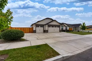 3375 NW Canyon Dr, Redmond, OR 97756 - Photo 4