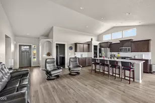 3375 NW Canyon Dr, Redmond, OR 97756 - Photo 10