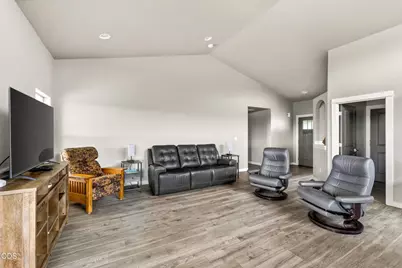 3375 NW Canyon Drive, Redmond, OR 97756 - Photo 8