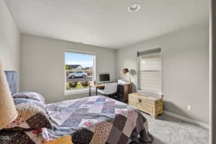 3375 NW Canyon Dr, Redmond, OR 97756 - Photo 32