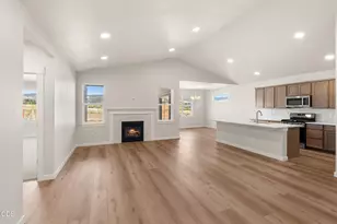 3688 Luchu St, Medford, OR 97504 - Photo 6