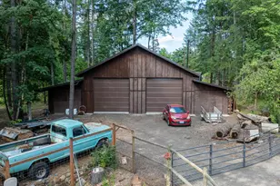 40357 Hilltop Dr, Lebanon, OR 97355 - Photo 2