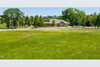 163 Hidden Valley Drive, Eagle Point, OR 97524 - Photo 6