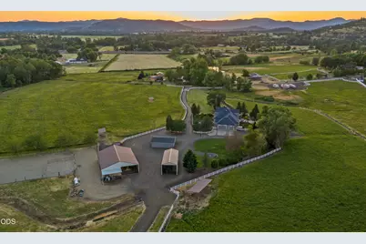 163 Hidden Valley Drive, Eagle Point, OR 97524 - Photo 8