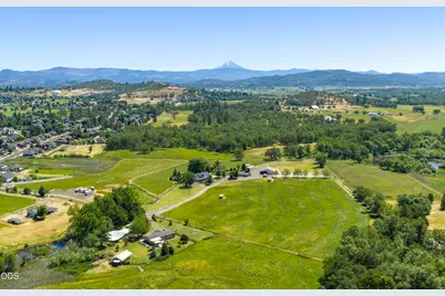 163 Hidden Valley Drive, Eagle Point, OR 97524 - Photo 2