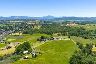 163 Hidden Valley Dr, Eagle Point, OR 97524 - Photo 2