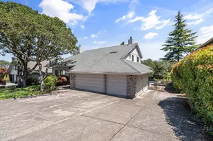 1031 Kristen Dr, Medford, OR 97504 - Photo 4