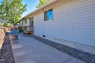 854 SW 23rd Ct, Redmond, OR 97756 - Photo 28