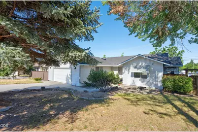 854 SW 23rd Court, Redmond, OR 97756 - Photo 2