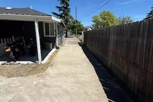 2695 Merriman Rd, Medford, OR 97501 - Photo 22